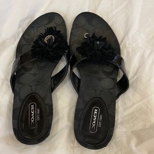 Coach Suki thong sandal with fringe and crystal decoration. Black. Size 6